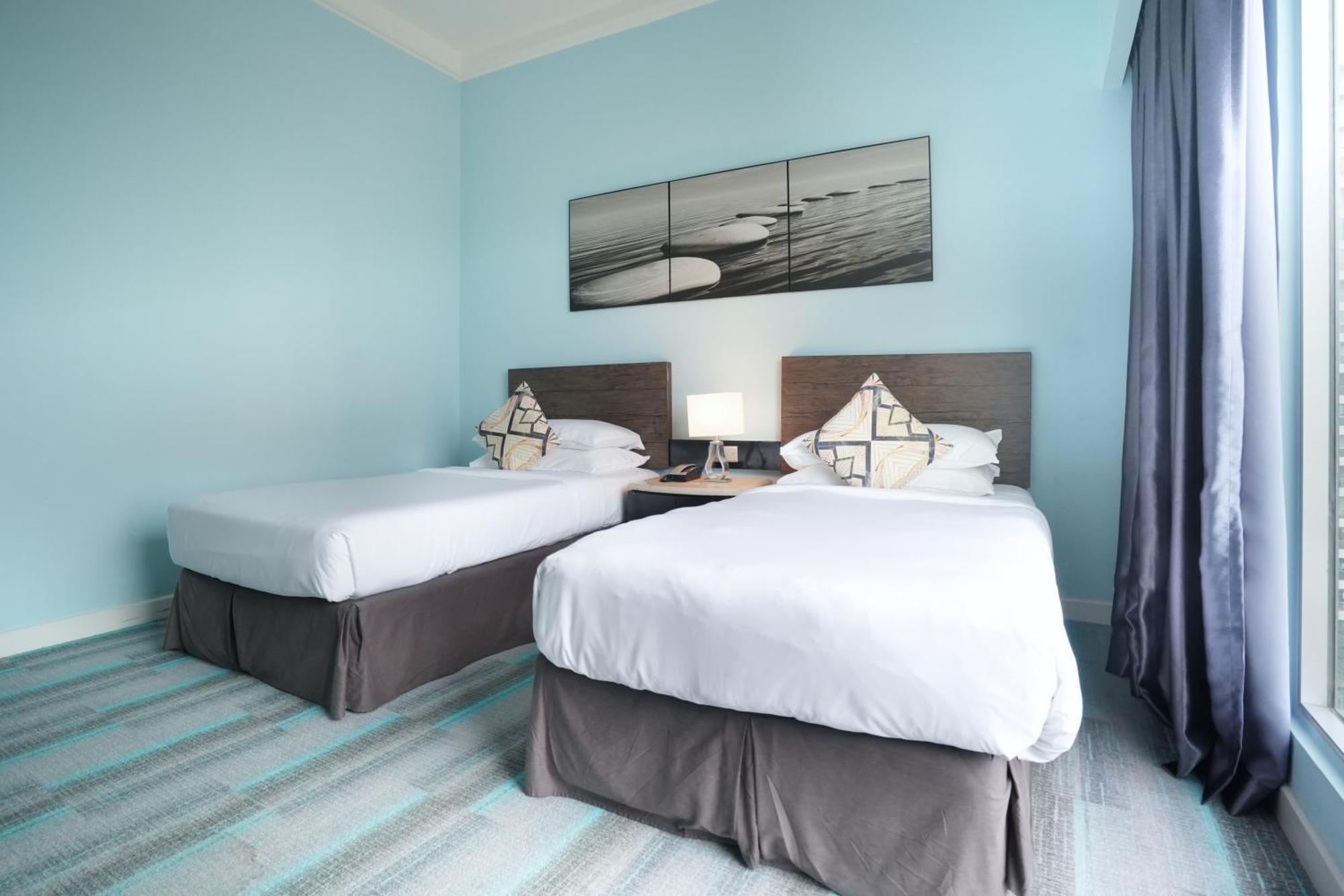 Thistle Johor Bahru Exterior foto A guest room at the hotel